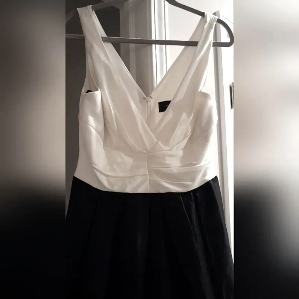 Vera Wang Formal Gown - Picture 3 of 9